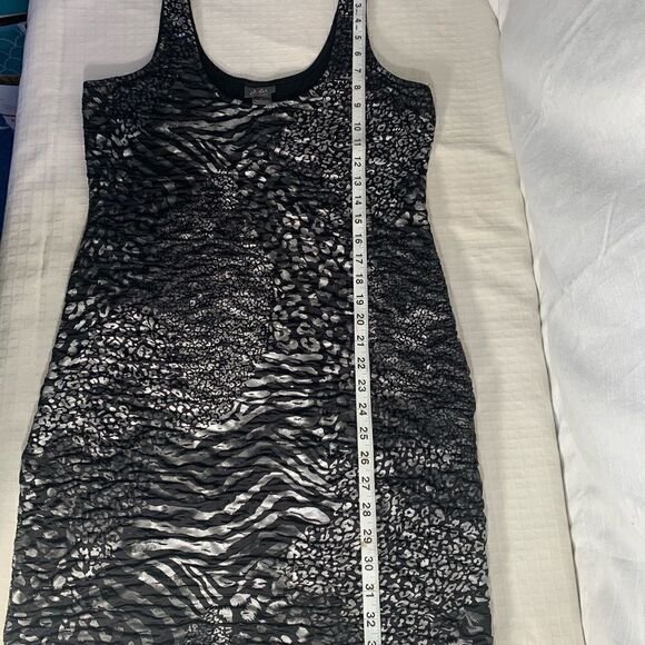 $5 add on item. Dots fitted cocktail dress size L - Picture 10 of 11